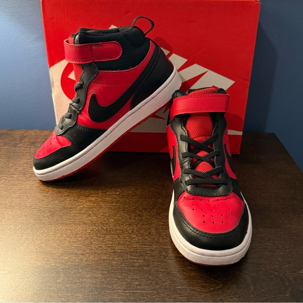 Nike Court Borough mid top sneakers